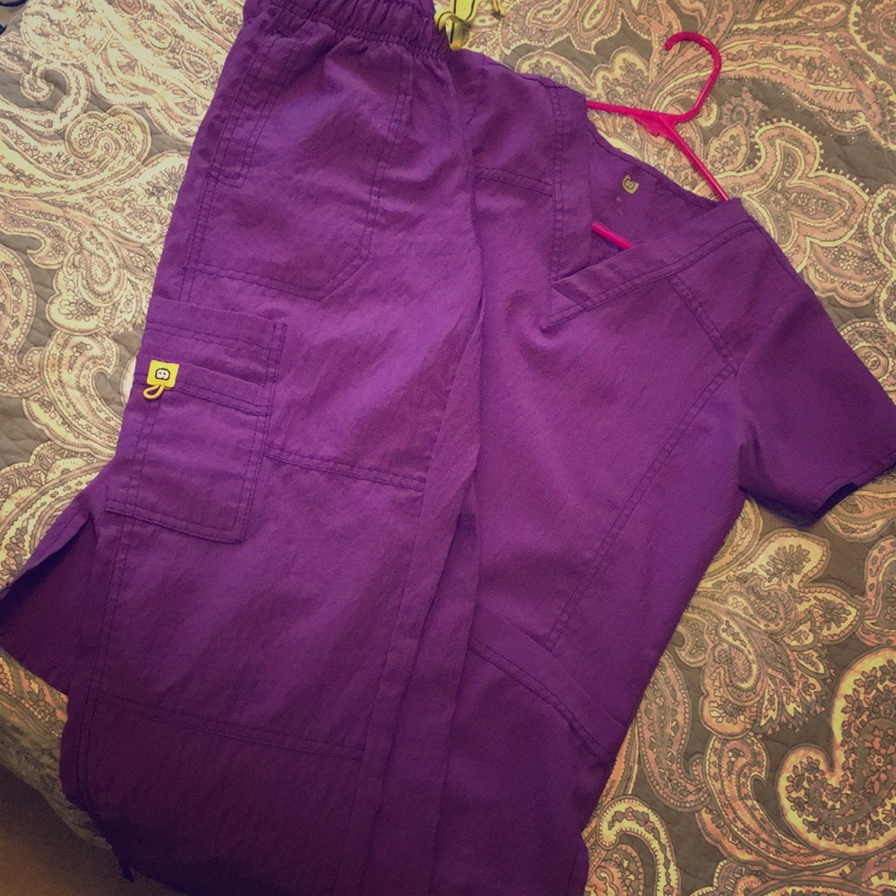 Purple wonder wink scrubs Xs top and xsp bottoms